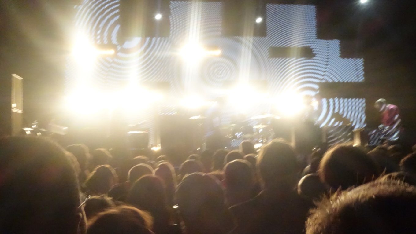 Bright stage lights above the crowd - Slowdive.