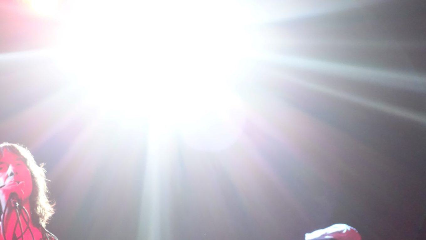 Bright stage light - Primal Scream